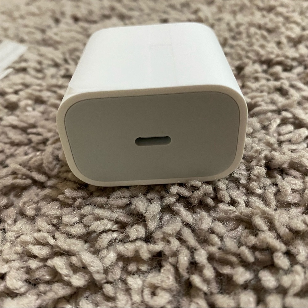 NEW Apple 20W USB‑C Power Adapter